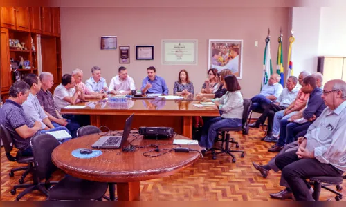 Prefeito reúne secretariado para tratar do fim de ano, Natal e entrega de obras