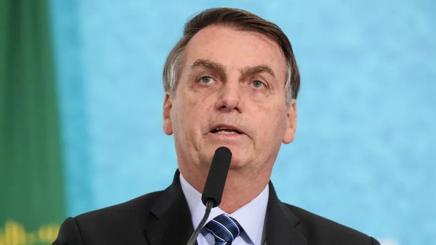 Bolsonaro assina medida provisória que extingue o Dpvat