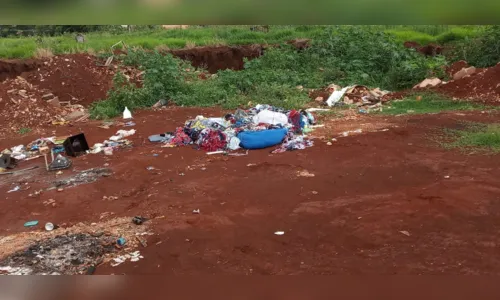 
							Moradores de Apucarana denunciam descarte irregular de lixo em terreno 
						
						