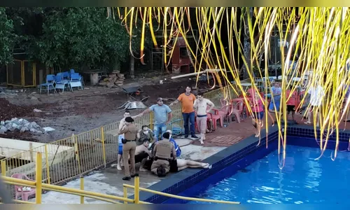 Homem morre após bater cabeça e cair em piscina        