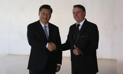 Bolsonaro se encontra com presidente chinês em Brasília