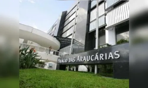 TCE-PR considera constitucional artigo de lei estadual que reenquadrou servidores