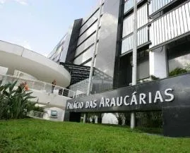 TCE-PR considera constitucional artigo de lei estadual que reenquadrou servidores