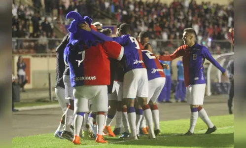 Paraná Clube vence o lanterna e parte para decisão em Goiânia