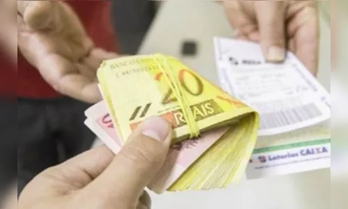 Mulher perde R$ 10 mil em golpe do bilhete