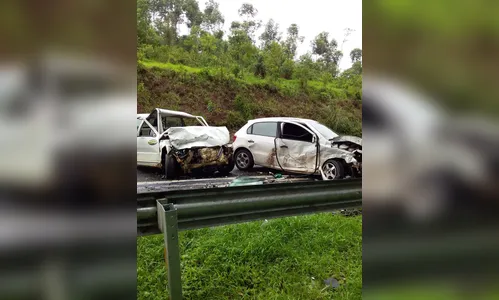 Acidente na BR-376 provoca ferimentos em quatro pessoas