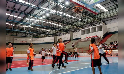 Alunos das escolas municipais participam de festival de basquete