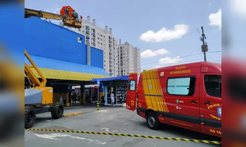 Homem leva choque ao pintar fachada de supermercado 