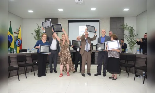 Câmara de Vereadores de Ivaiporã entrega títulos de cidadão honorário