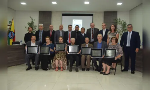 
						
							Câmara de Vereadores de Ivaiporã entrega títulos de cidadão honorário
						
						