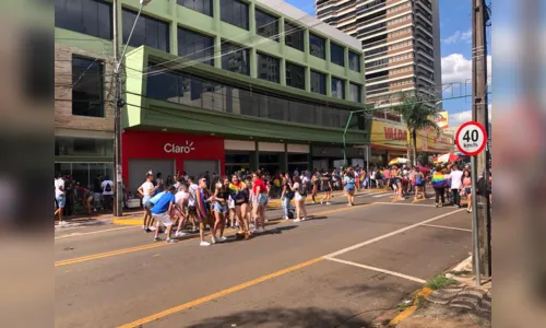 
						
							1ª Parada LGBTI+ do Vale do Ivaí acontece até as 20h; veja fotos e vídeo
						
						