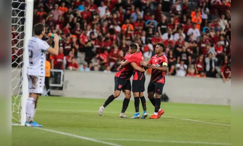 Athletico domina do início ao fim, vence o Botafogo e se consolida no G6