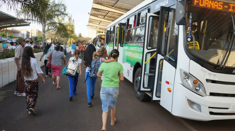 O transporte coletivo gratuito é custeado pela Prefeitura. (Foto: Arquivo/Ivan Maldonado)