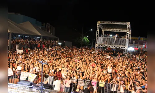 
							Milhares de pessoas comemoram aniversário de Ivaiporã com show de Luan Santana
						
						