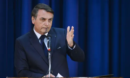 Presidente Jair Bolsonaro assina desfiliação do PSL