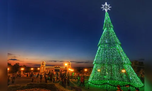 Festas de Natal já iluminam muitas cidades do Paraná