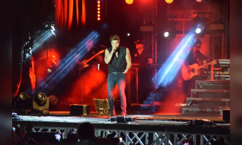 
							Milhares de pessoas comemoram aniversário de Ivaiporã com show de Luan Santana
						
						
