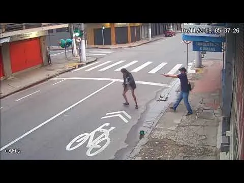 Moradora de rua é morta a tiros após pedir dinheiro; veja vídeo