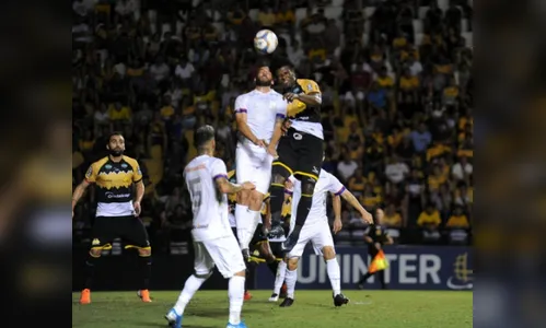 Em jogo polêmico, Paraná sofre gol no fim, empata e encerra oficialmente luta pelo acesso