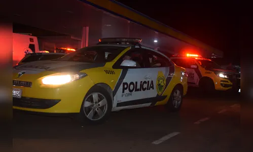 Mulher aciona a polícia após marido amolar faca e fazer ameaças