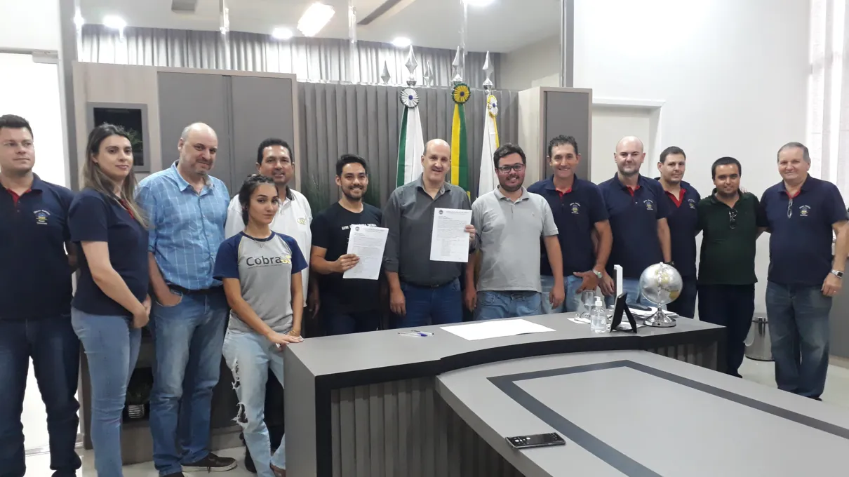 Câmara de Apucarana assina contrato para instalação de energia solar