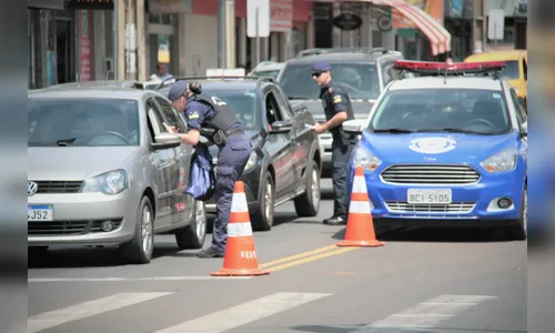Blitz Educativa distribui cartinhas de alunos da Rede Municipal, em Arapongas