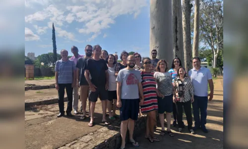 
							Moradores reivindicam melhorias na Praça dos Pioneiros em Apucarana 
						
						