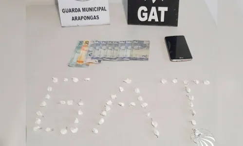 Rapaz é preso suspeito de tráfico de drogas e alega que estava vendendo cocaína para ajudar a família em Arapongas 