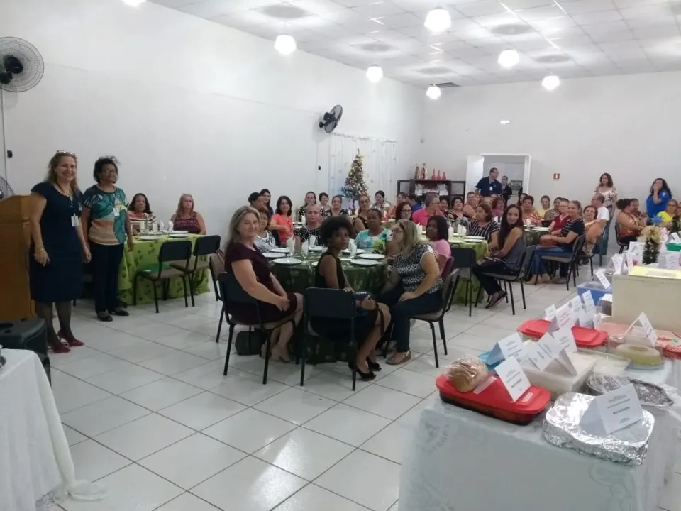 Núcleo Regional de Educação de Apucarana realiza na tarde desta terça-feira (26), um curso de Boas Práticas de Manipulação de Alimentos, com a participação das merendeiras escolares (Divulgação)