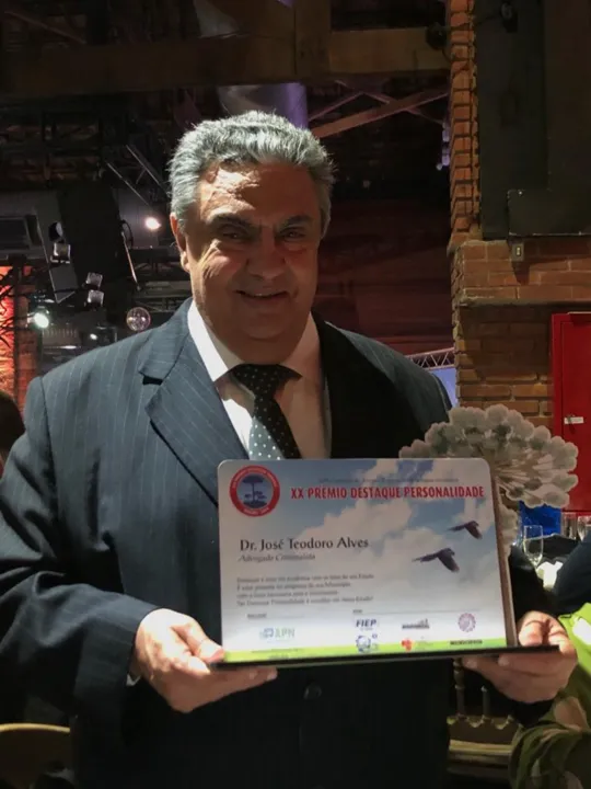 Advogado apucaranense recebe prêmio em Londrina 