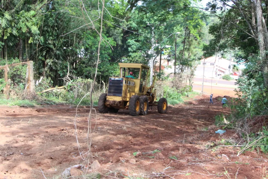 A obra irá beneficiar com melhores acessos os moradores, motoristas, motociclistas e os alunos que chegam de ônibus ao Colégio Mater. (Foto: Assessoria Imprensa)