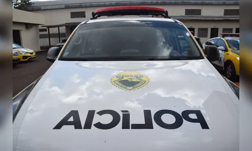 Carro capota no centro de Faxinal, outro veículo envolvido no acidente foge