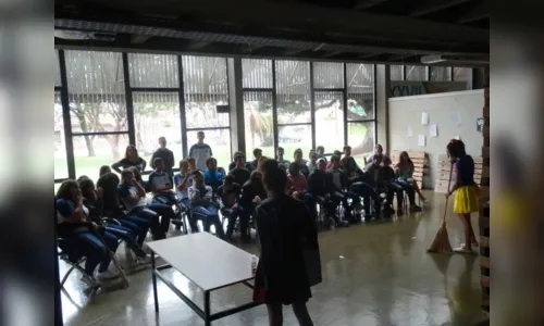 
						
							Centro Cultural Érico Veríssimo, de Arapongas, é referência para atividades extra-sala
						
						