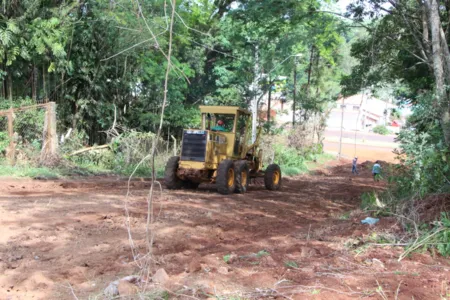 A obra irá beneficiar com melhores acessos os moradores, motoristas, motociclistas e os alunos que chegam de ônibus ao Colégio Mater. (Foto: Assessoria Imprensa)