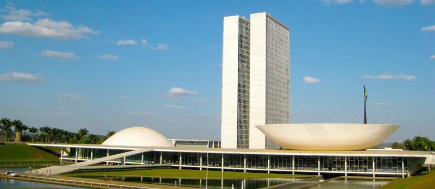 Prefeitos se mobilizam rumo a Brasília contra PEC que extingue municípios