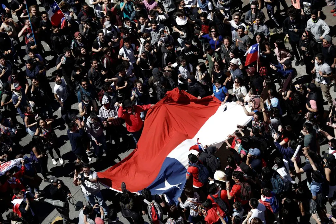 Chile corta salários de deputados, ministros, governadores e presidente pela metade