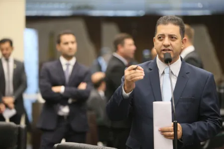 Deputado Cobra Repórter quer que pessoas desempregadas tenham direito de fazer a CNH de graça