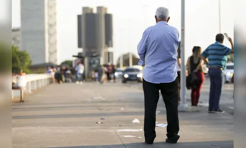 Expectativa de vida no Brasil sobe para 76,3 anos