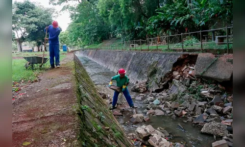 Apucarana recupera canal do Parque Biguaçu