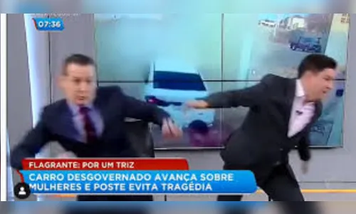 Celso Zucatelli se assusta e sai correndo com vídeo de acidente de carro; assista