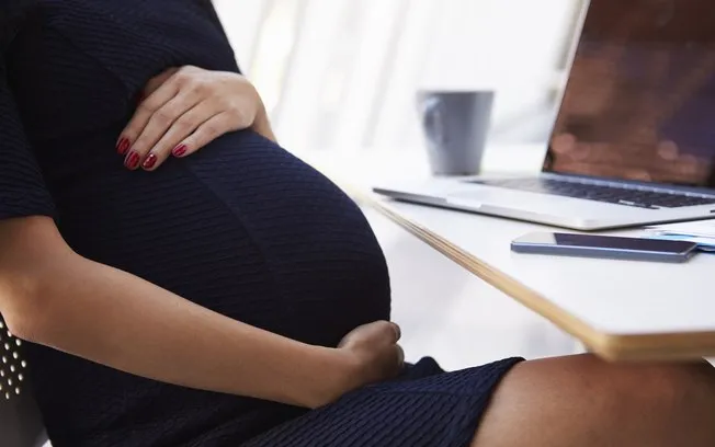 INSS é condenado a pagar salário-maternidade à mulher demitida durante gravidez