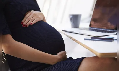 INSS é condenado a pagar salário-maternidade à mulher demitida durante gravidez