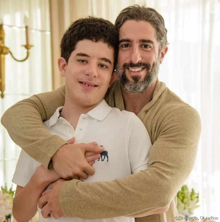 Marcos Mion se emociona com apresentação do filho: 'autismo não é incapacidade'