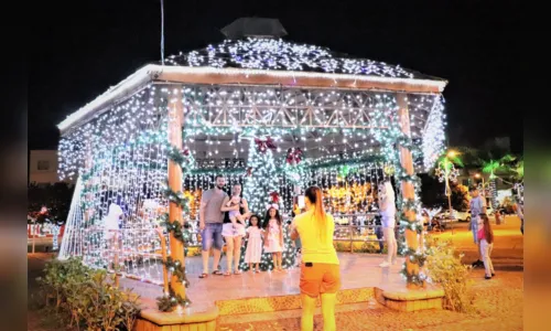 
						
							Decoração natalina enche de luz a Avenida Arapongas
						
						