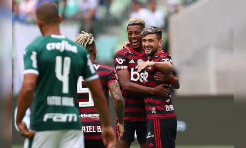 Campeão Flamengo vence Palmeiras em dia de recordes