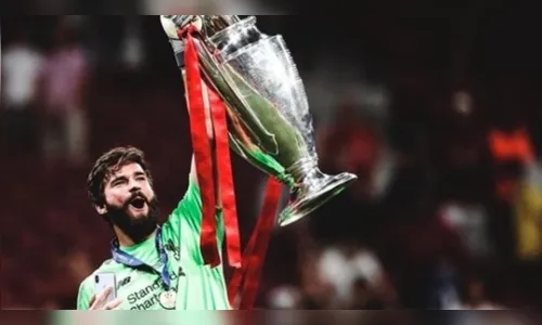 Alisson é eleito o melhor goleiro do mundo em 2019