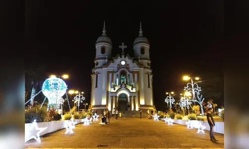 Jovens combinam pela internet destruição de enfeites de natal, em Arapongas 