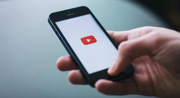 Governo processa YouTube por coleta de dados de crianças