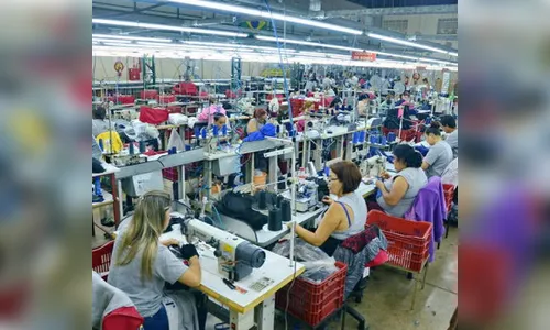 Impasse entre sindicatos trava reajuste salarial de trabalhadores do vestuário da região