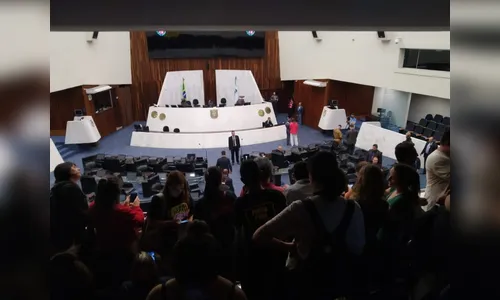 Justiça determina reintegração de posse da Assembleia Legislativa após ocupação de servidores públicos
